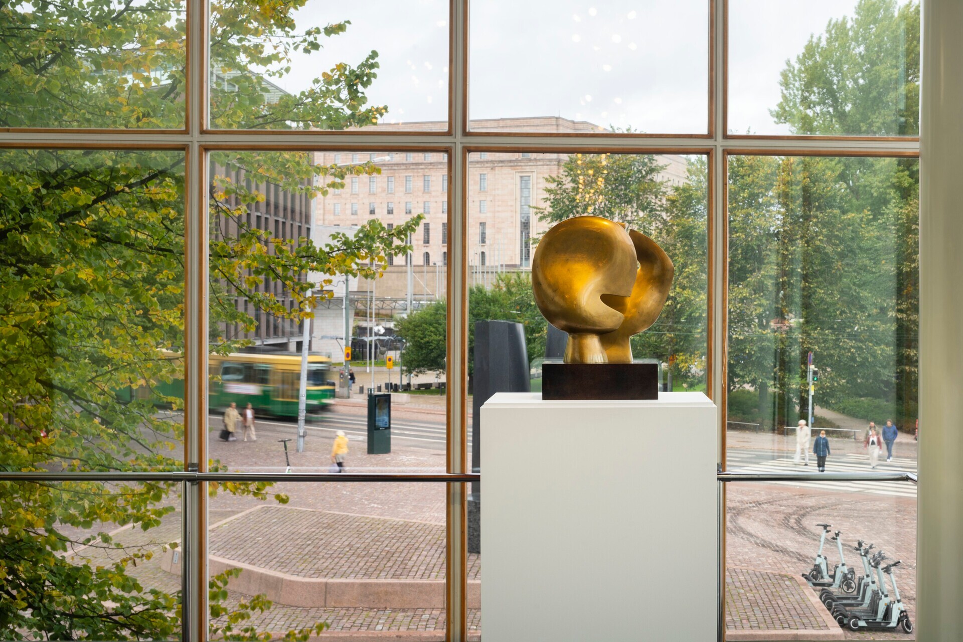 henry moore moonhead 1964 mika huisman amos rex