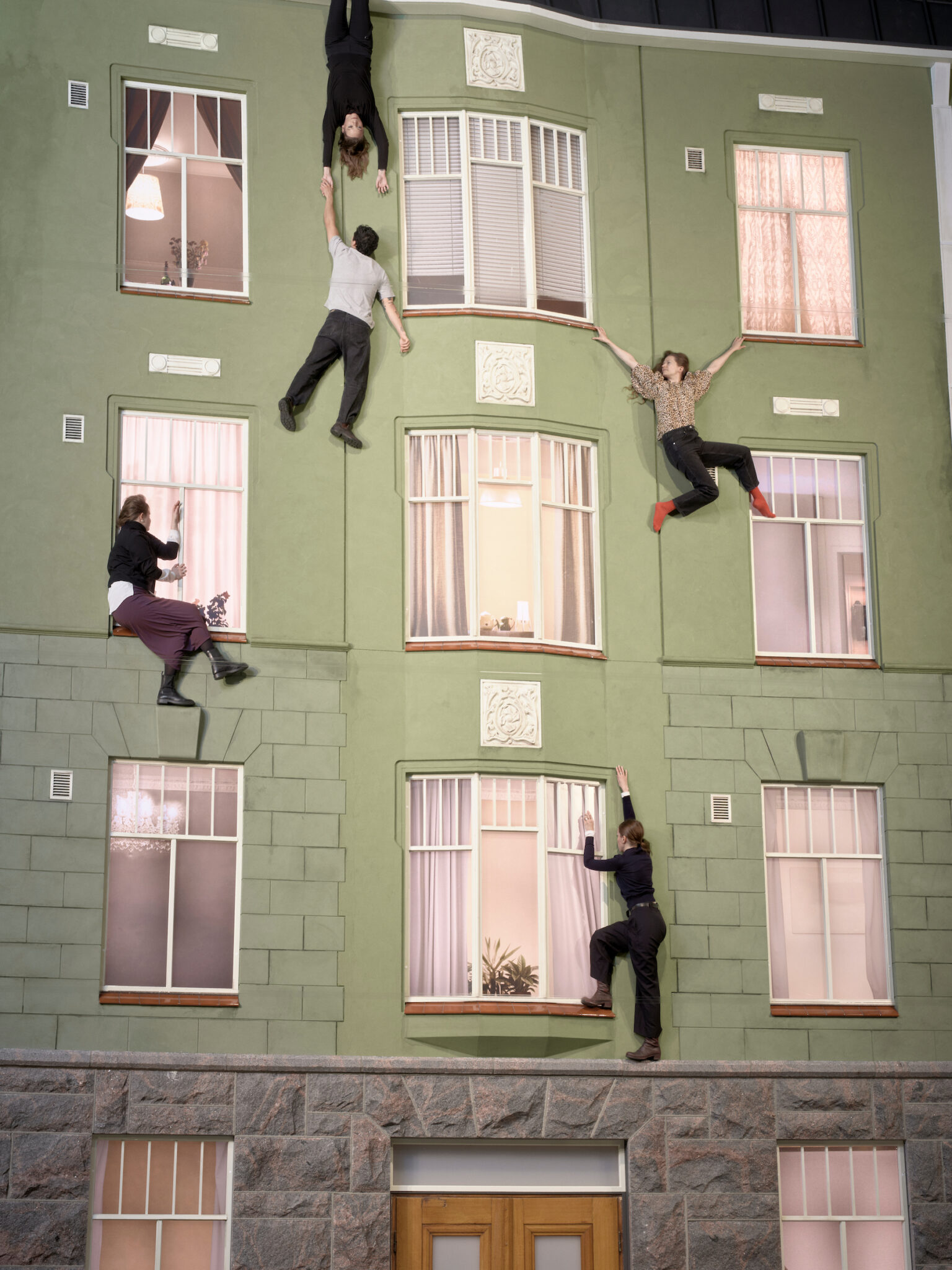 Leandro Erlich, Bâtiment, 2004/2025