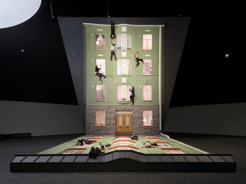 Leandro Erlich, Bâtiment, 2004/2025