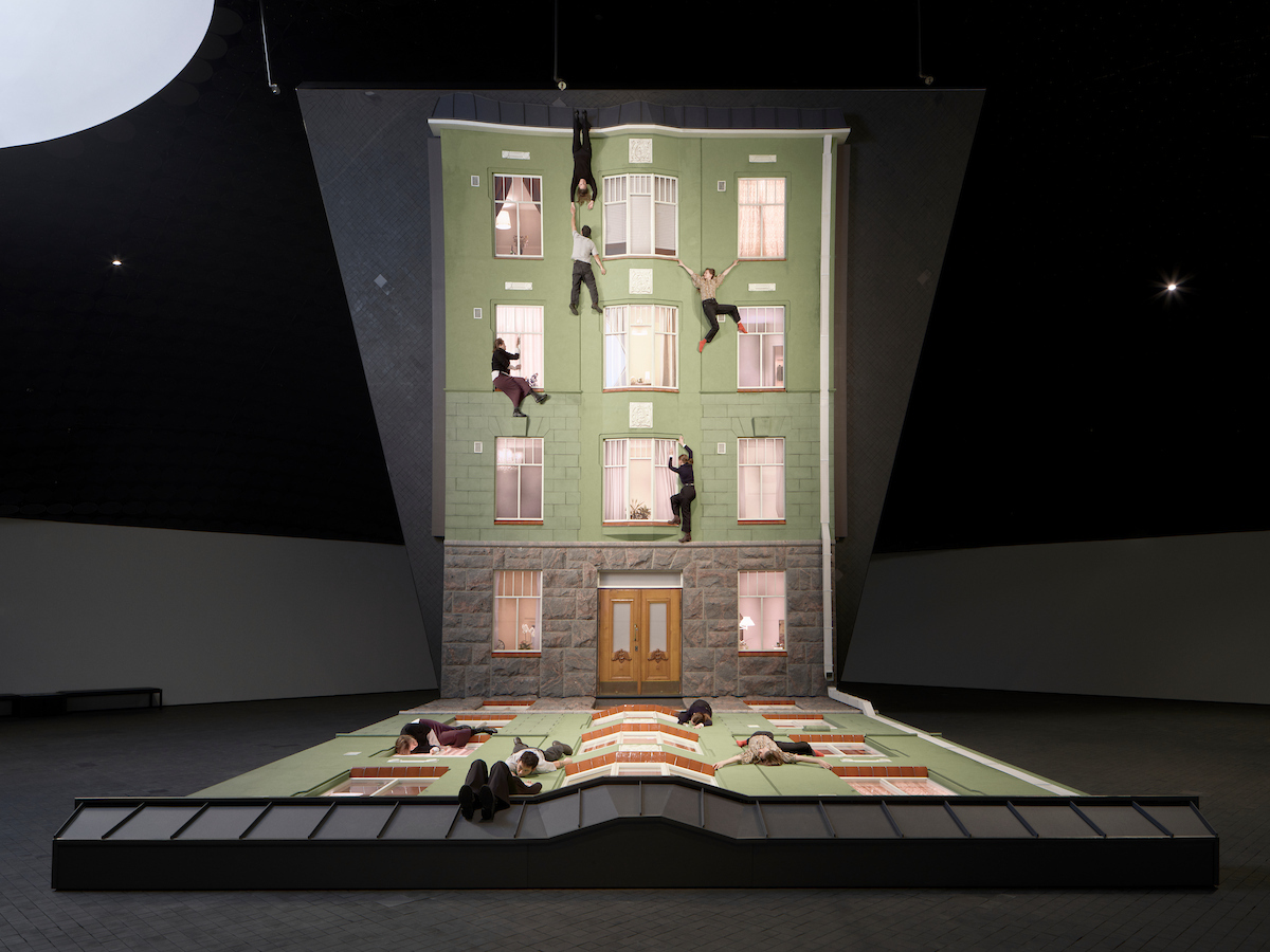 Leandro Erlich, Bâtiment , 2004/2025