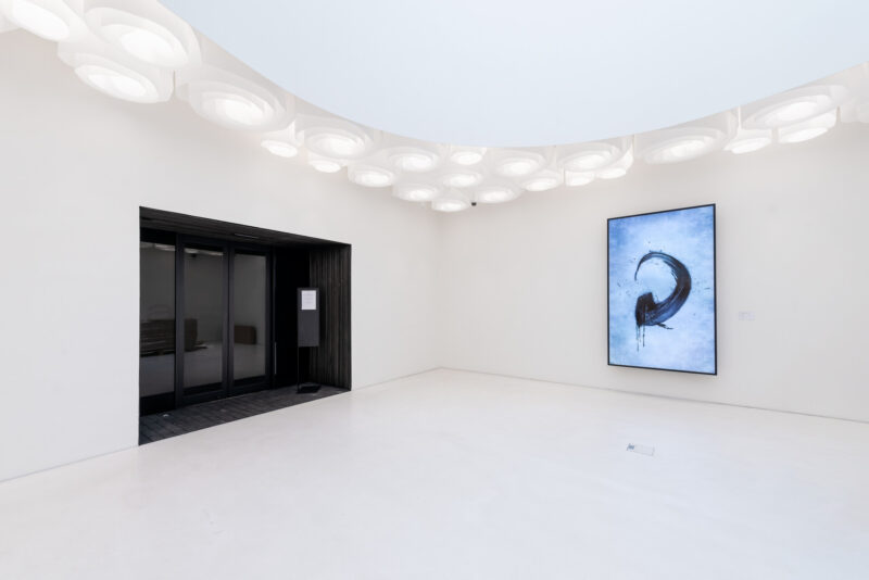 The artwork Enso is right next to the exhibition hall entrance.