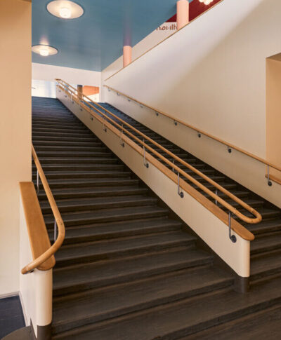 Long stairs lead up to the Bio Rex cinema. You can also reach it by elevator through the Amos Rex Shop.