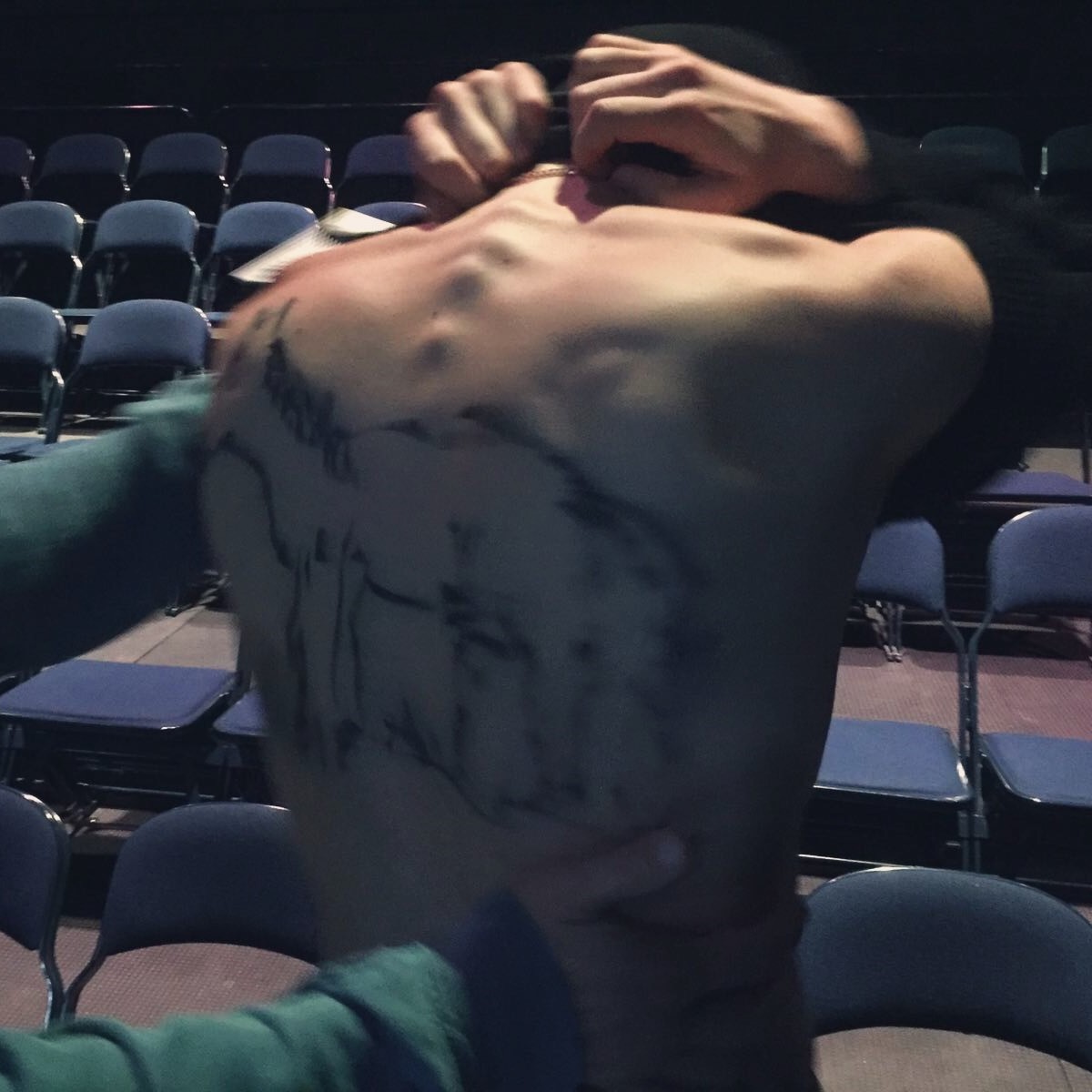 Kuva Henoseni Kvääri teoksesta