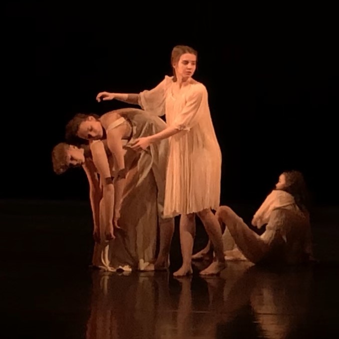 Kuva Kehto-esitysteoksesta.