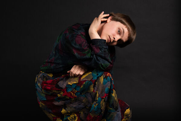 Photo of the artist.