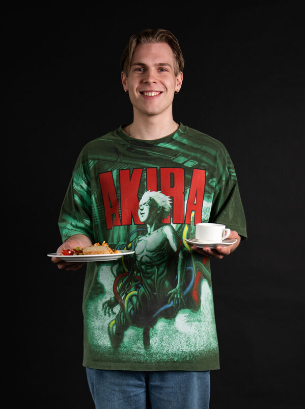 Photo of the artist.