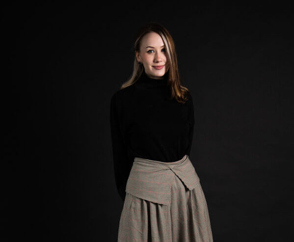 Photo of the artist.