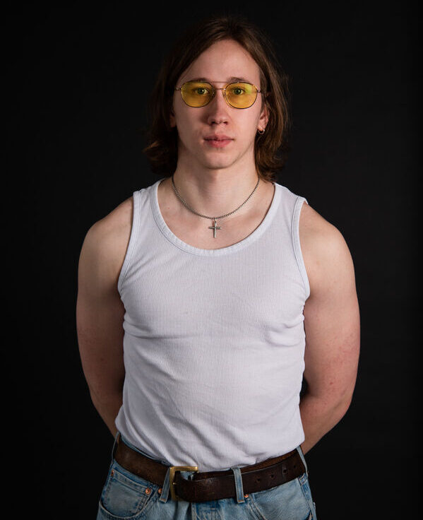 Photo of the artist.