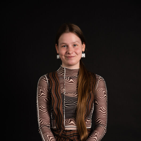 Photo of the artist.