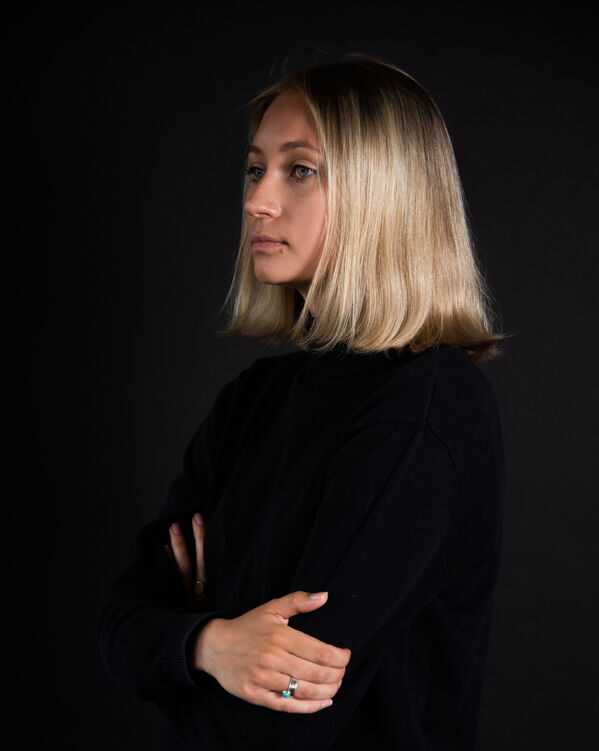 Photo of the artist.