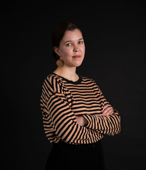 Photo of the artist.