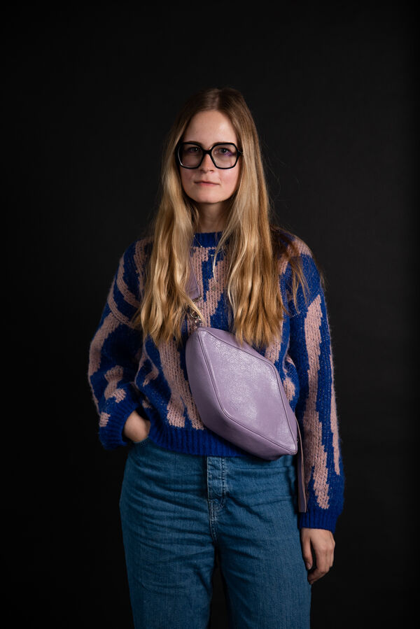 Photo of the artist.