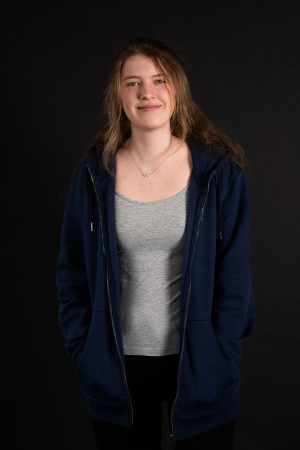 Photo of the artist.