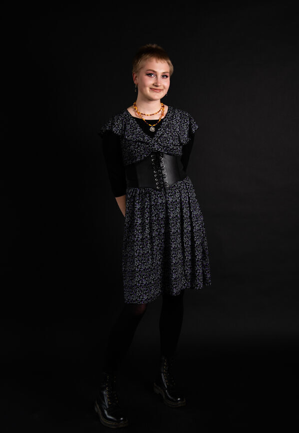 Photo of the artist.