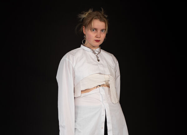 Photo of the artist.