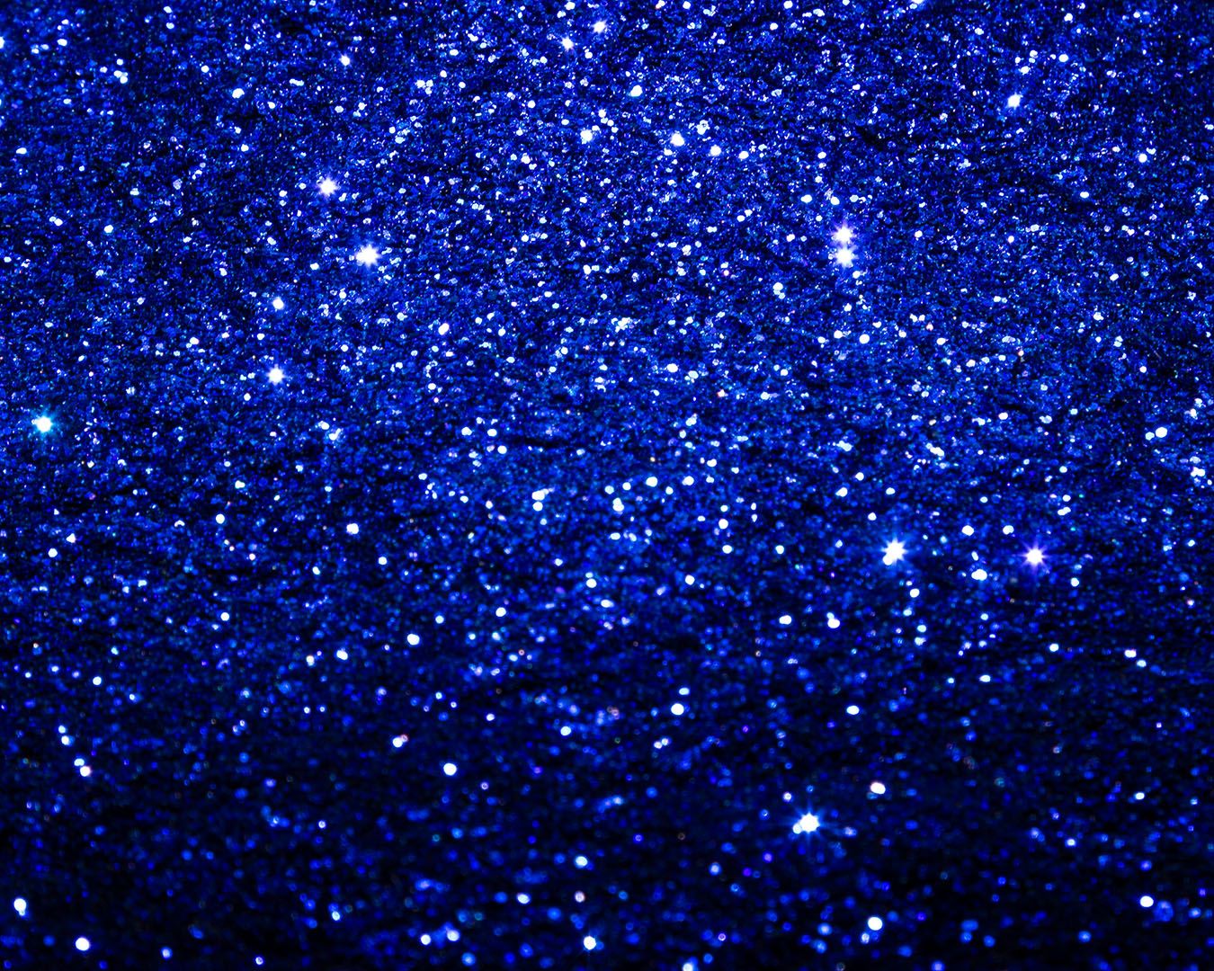 Sinistä glitterpölyä.